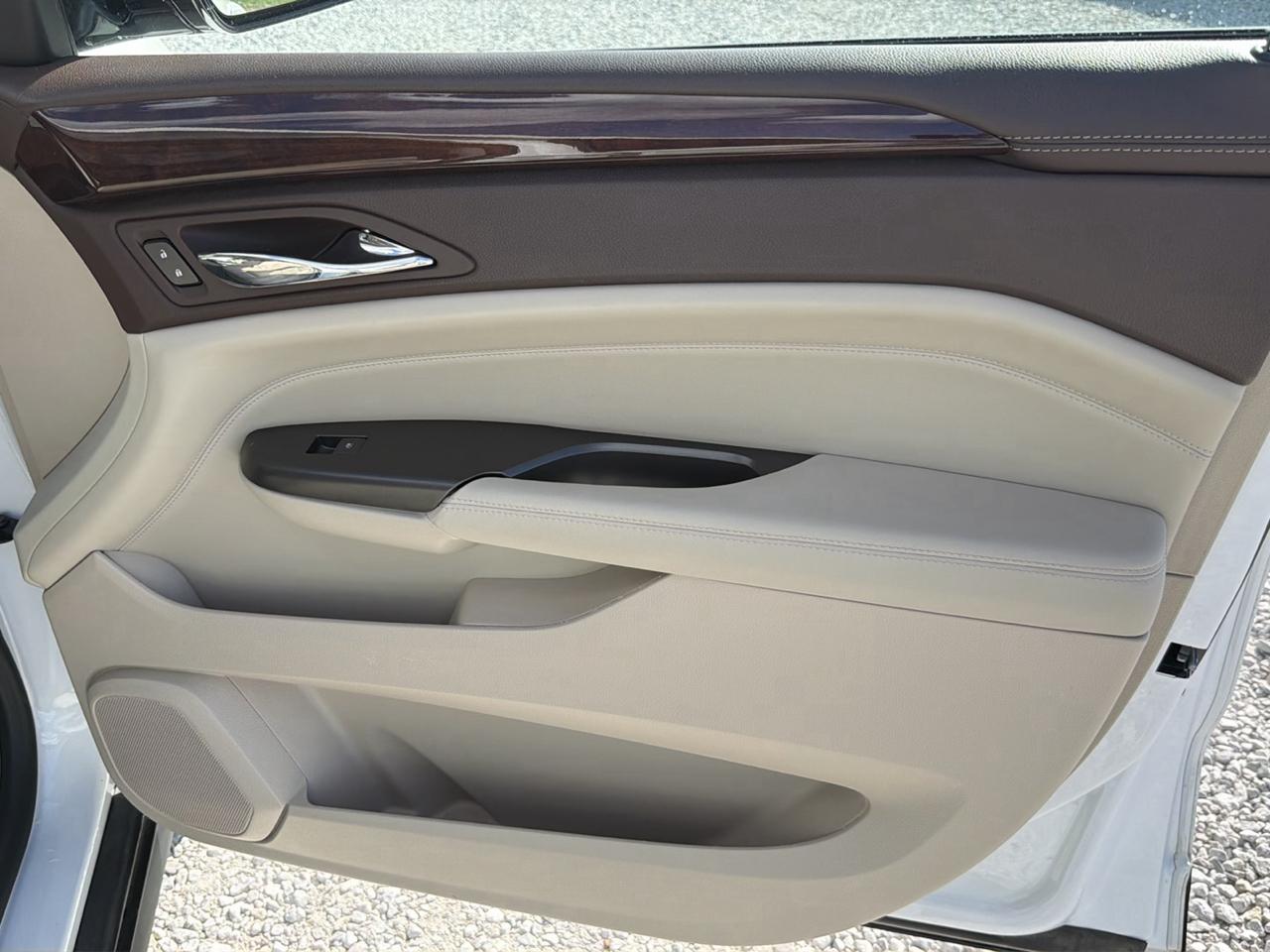 Cadillac SRX Luxury 2012