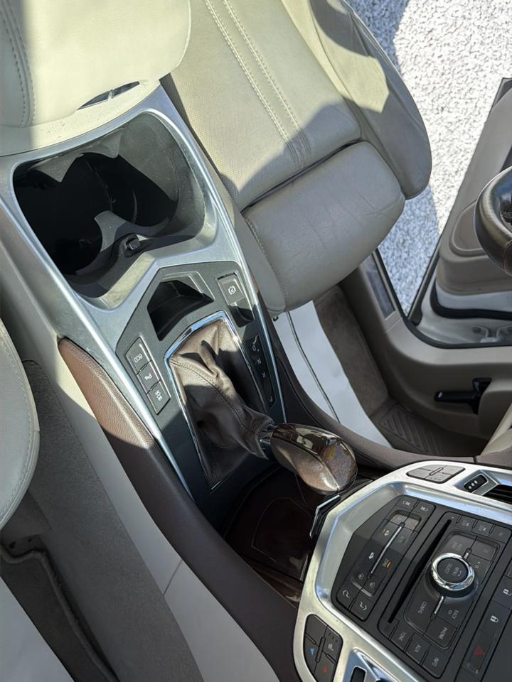Cadillac SRX Luxury 2012