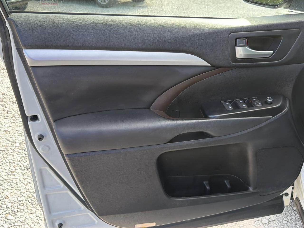 Toyota Highlander XLE FWD V6 2017