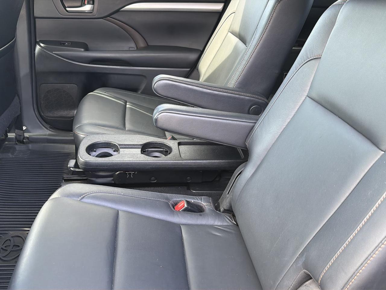 Toyota Highlander XLE FWD V6 2017