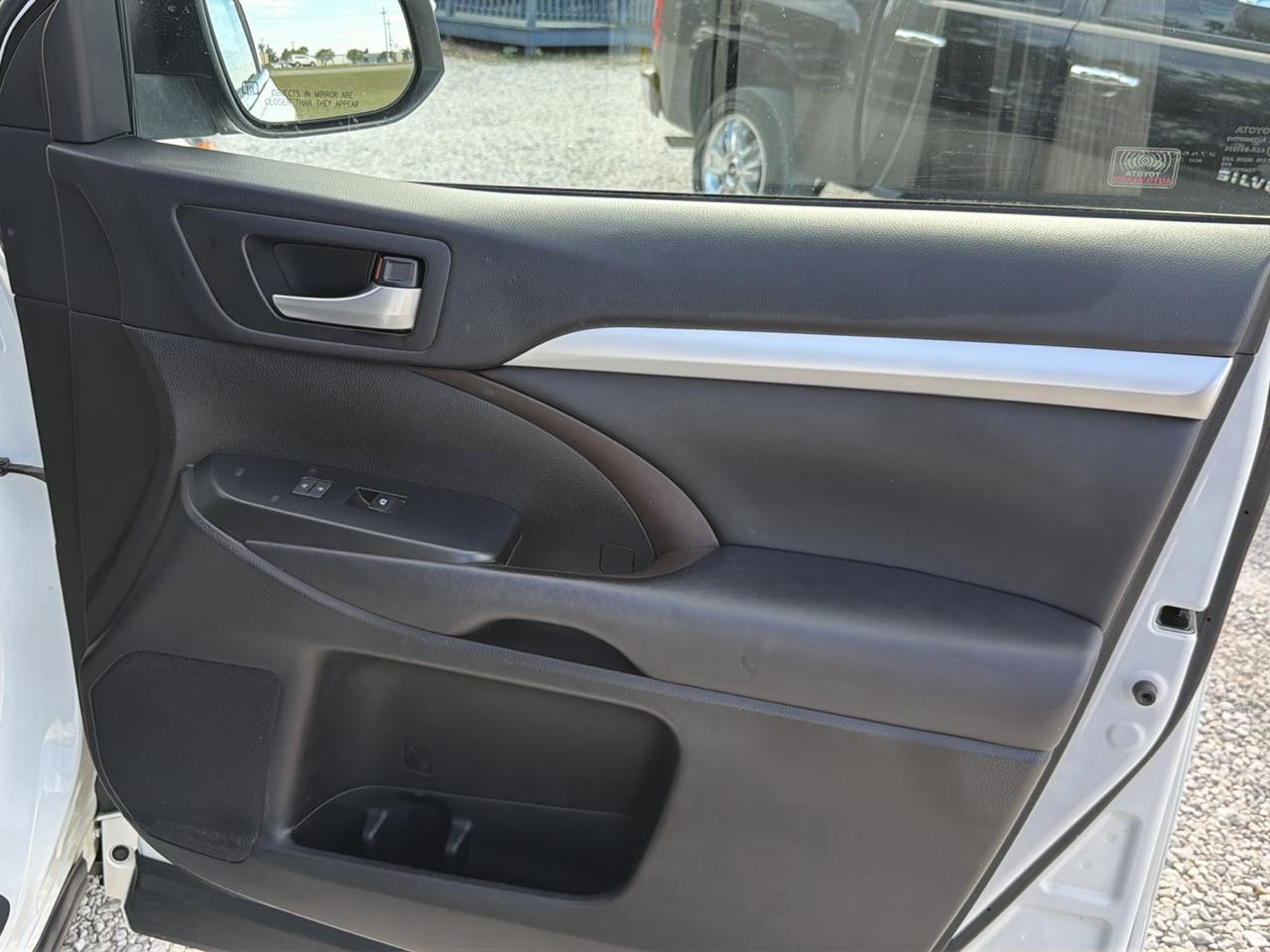 Toyota Highlander XLE FWD V6 2017