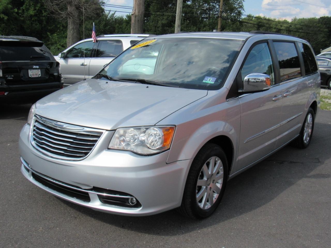 Used 2012 Chrysler Town & Country 4dr Wgn Touring-L for Sale in