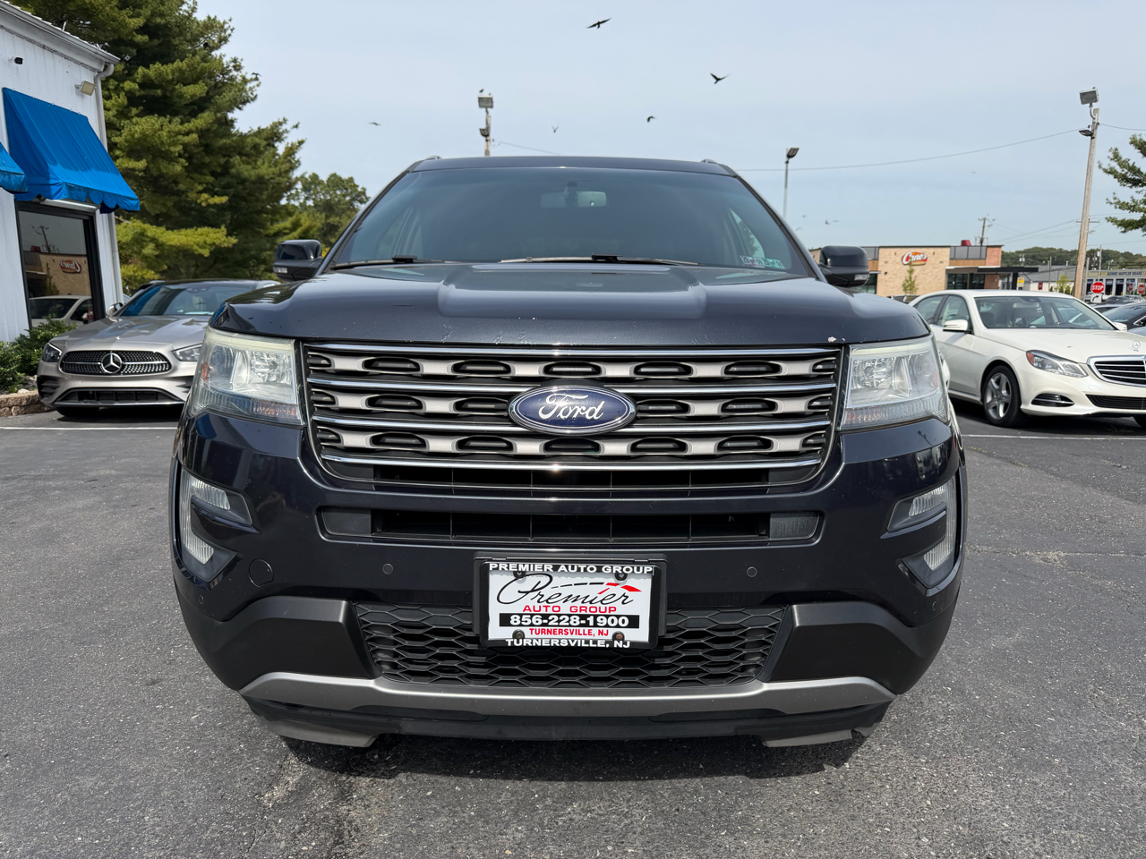 2017 Ford Explorer XLT photo 2