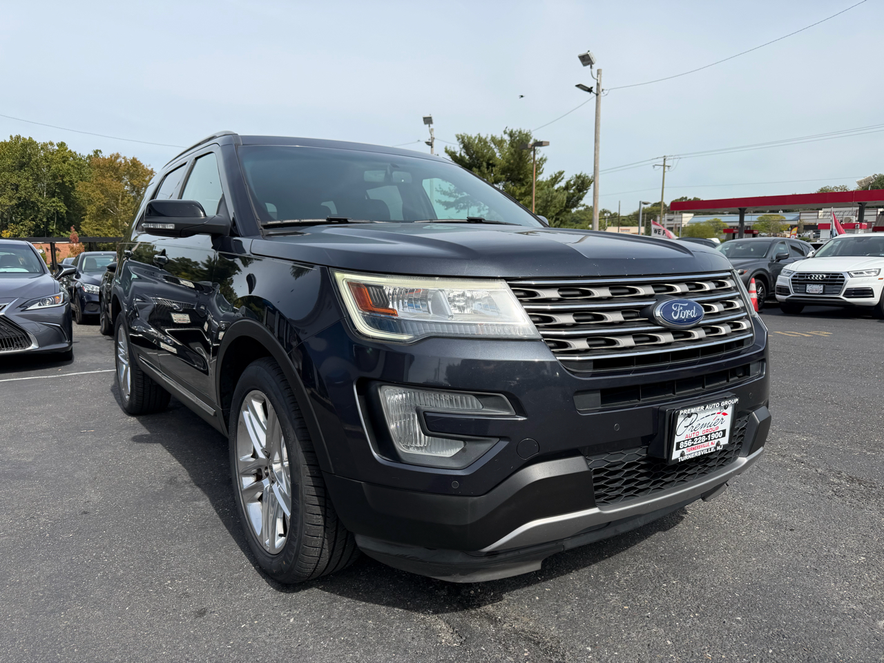 2017 Ford Explorer XLT photo 3