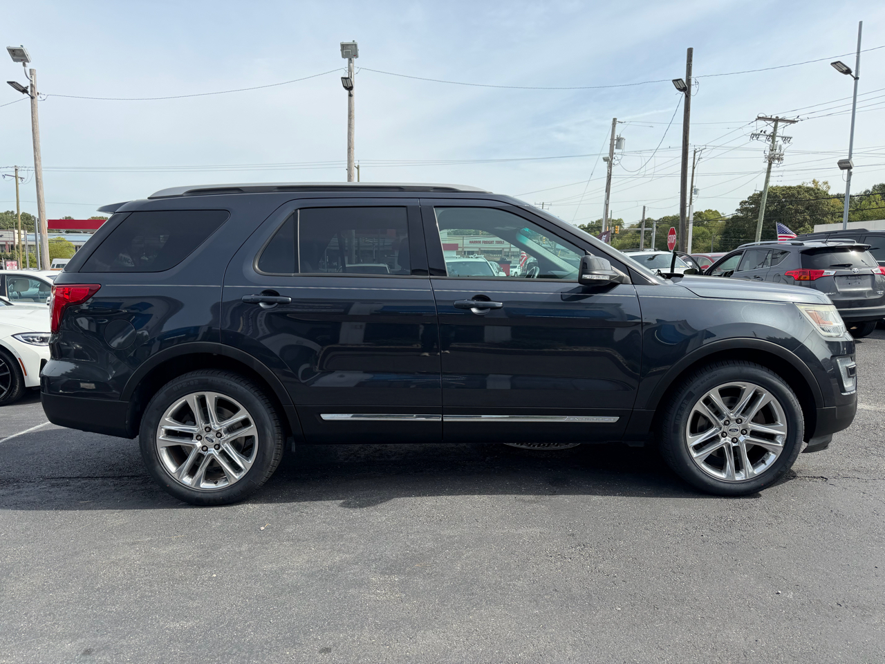 2017 Ford Explorer XLT photo 4