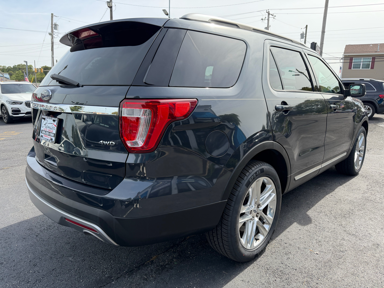 2017 Ford Explorer XLT photo 5