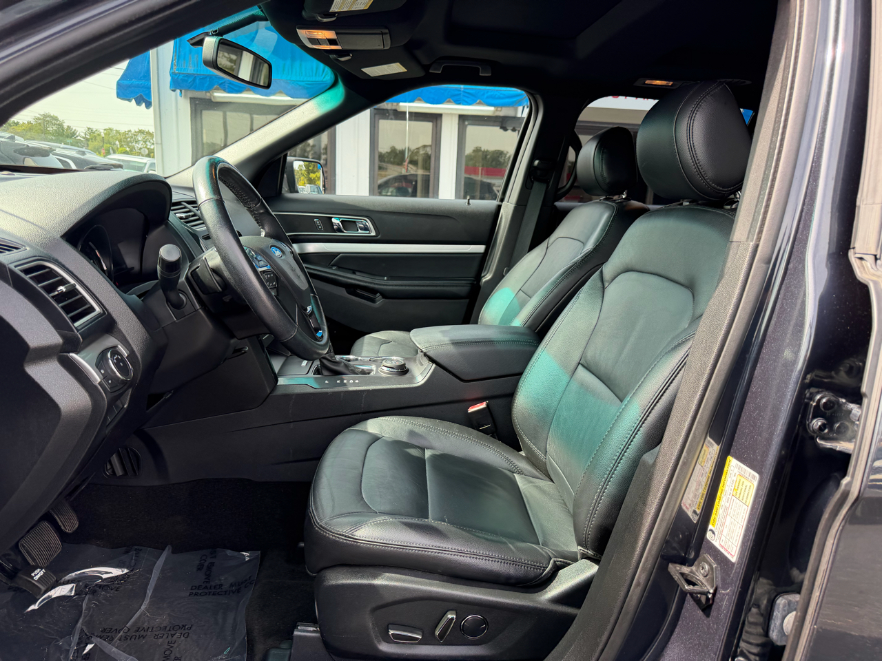 2017 Ford Explorer XLT photo 10
