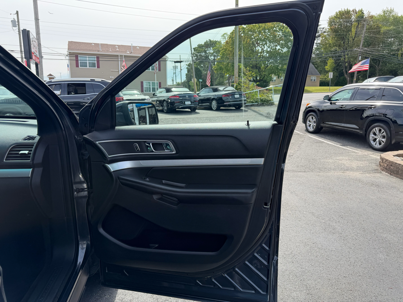 2017 Ford Explorer XLT photo 19