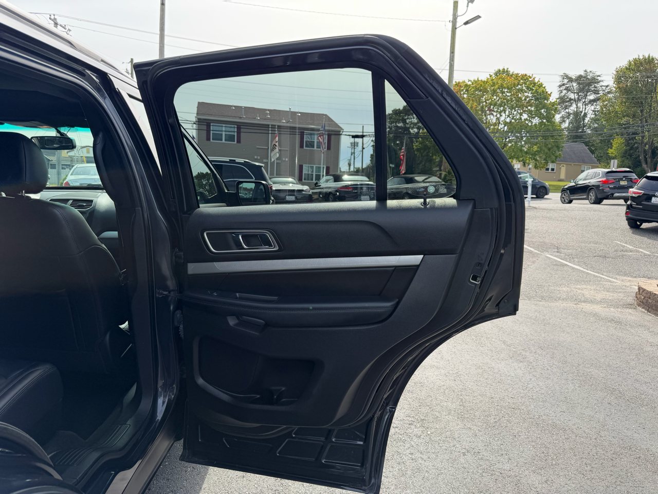 2017 Ford Explorer XLT photo 22