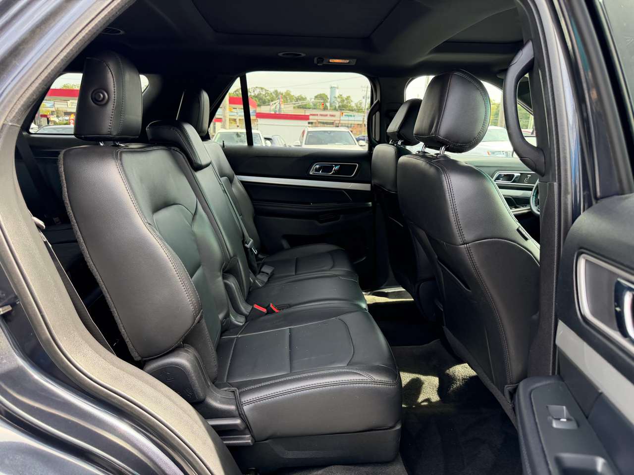 2017 Ford Explorer XLT photo 23
