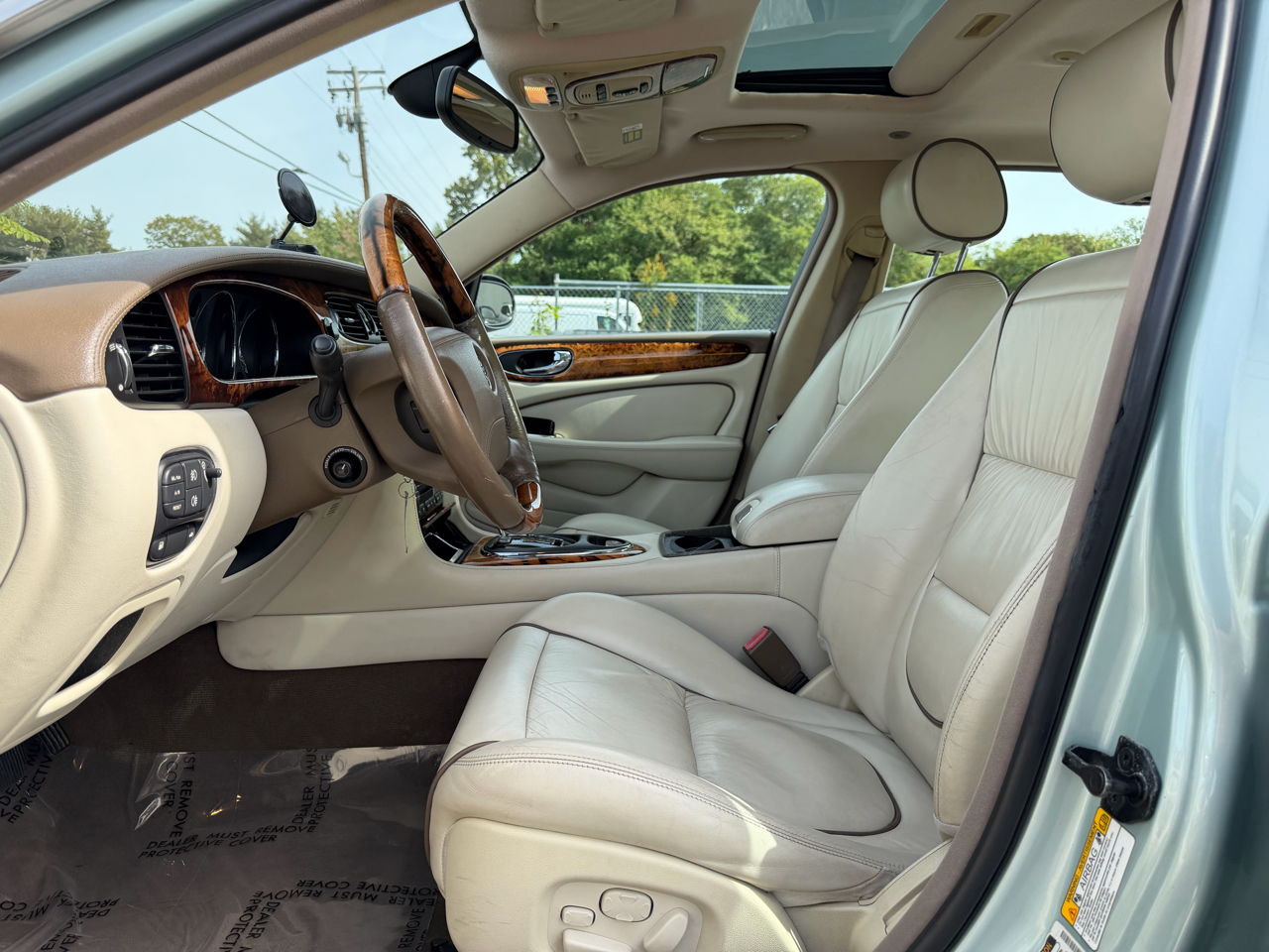 2005 Jaguar XJ Vanden Plas Super V8 LWB photo 11