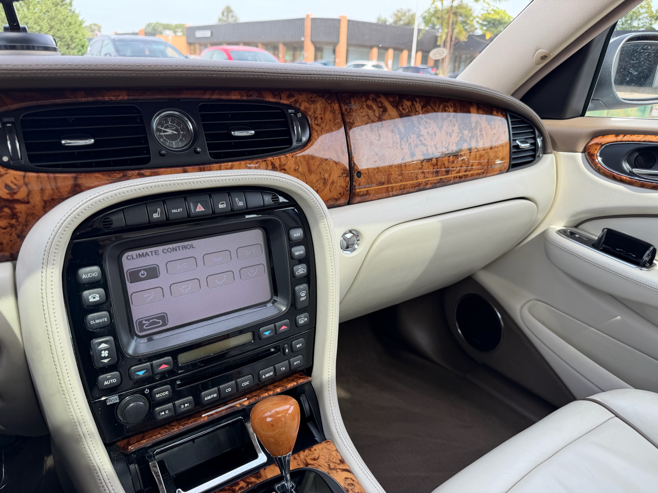 2005 Jaguar XJ Vanden Plas Super V8 LWB photo 13