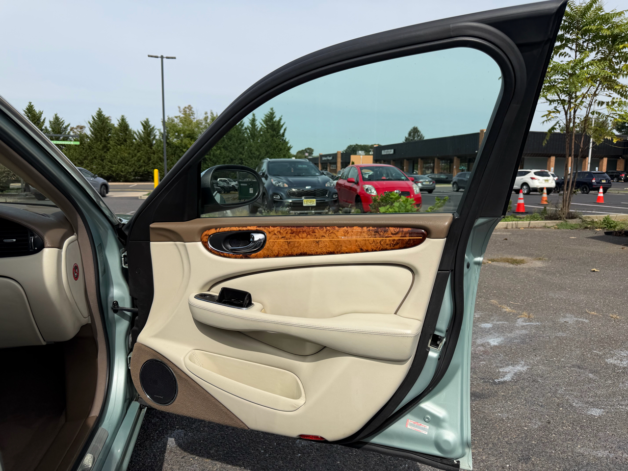 2005 Jaguar XJ Vanden Plas Super V8 LWB photo 21
