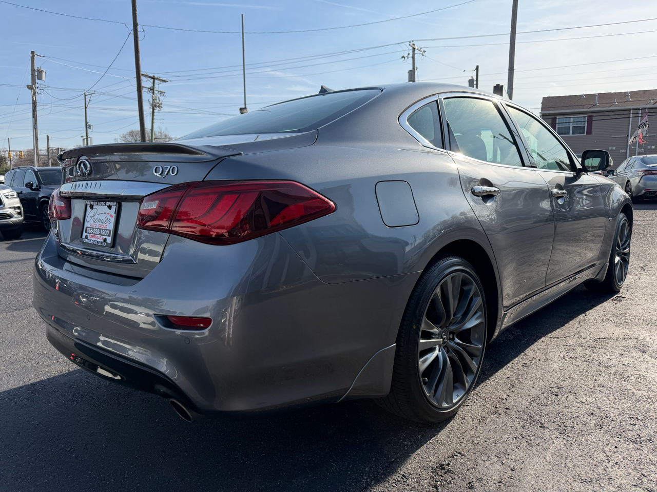 Infiniti Q70  2016