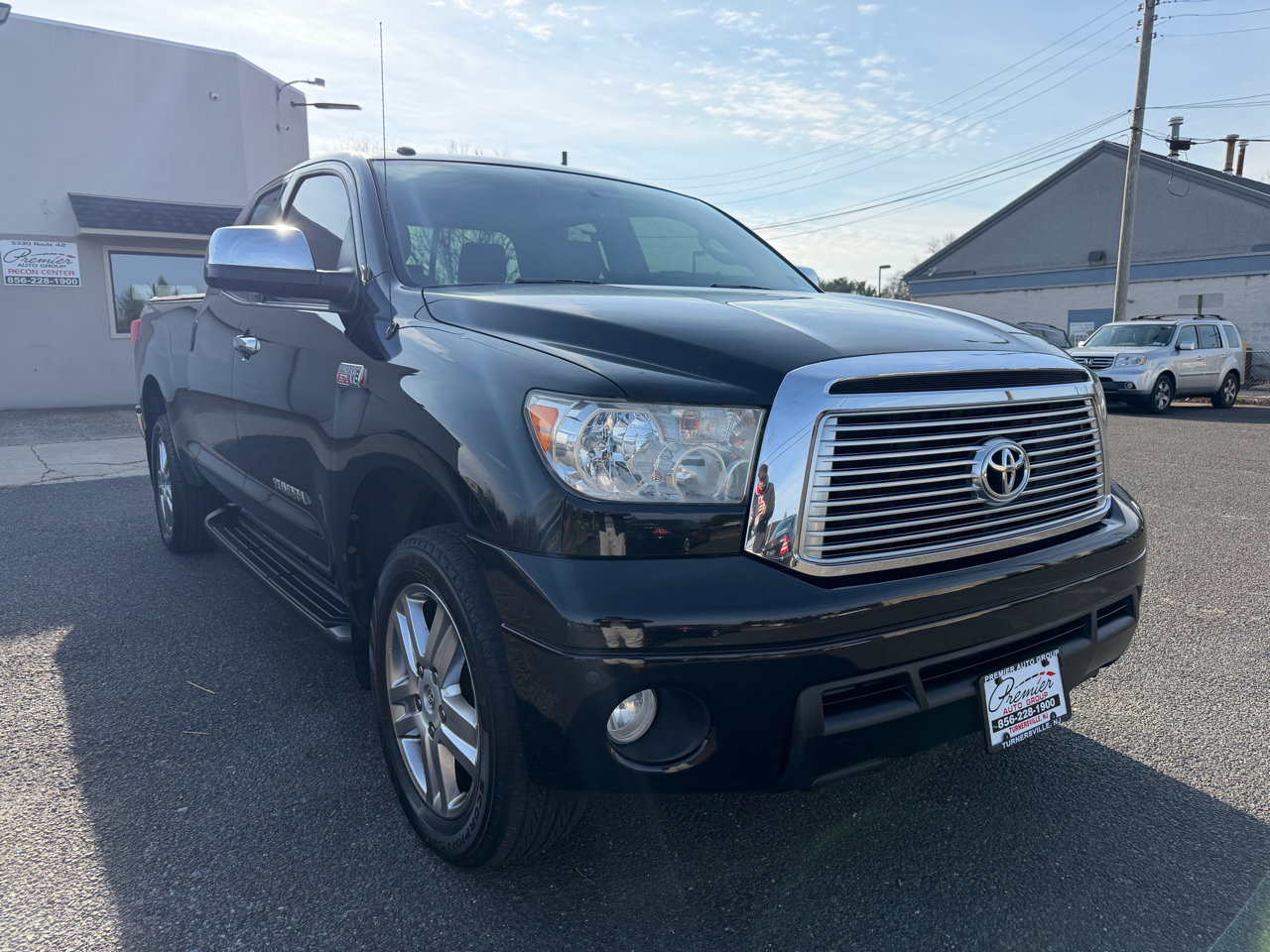 Toyota Tundra 4WD Truck  2011