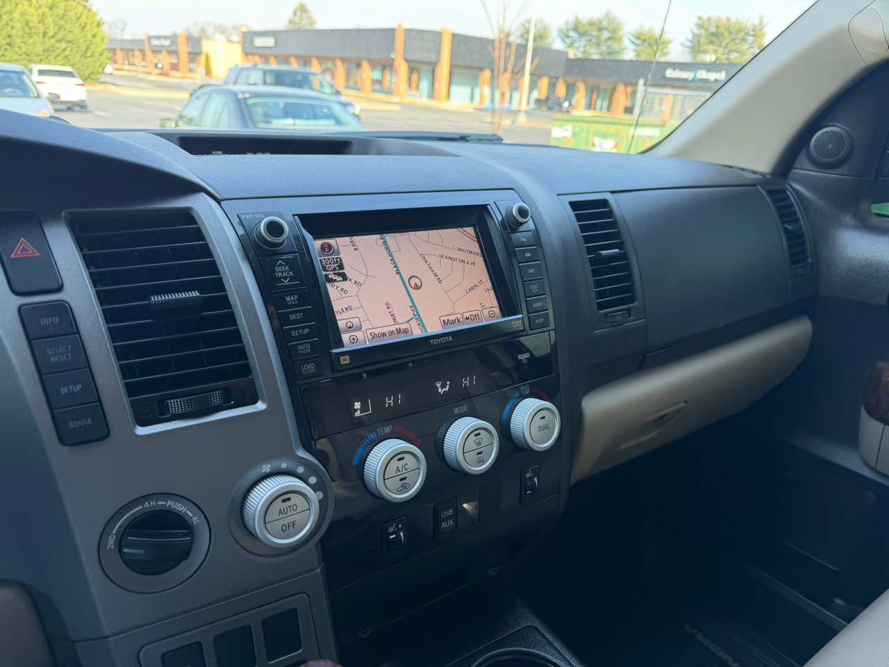 Toyota Tundra 4WD Truck  2011