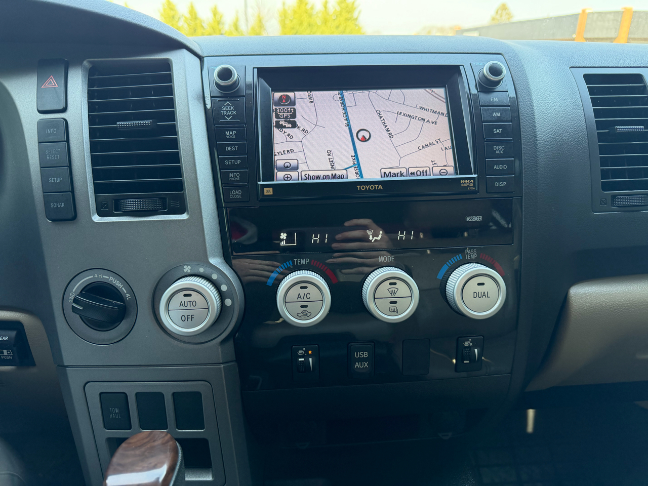 Toyota Tundra 4WD Truck  2011