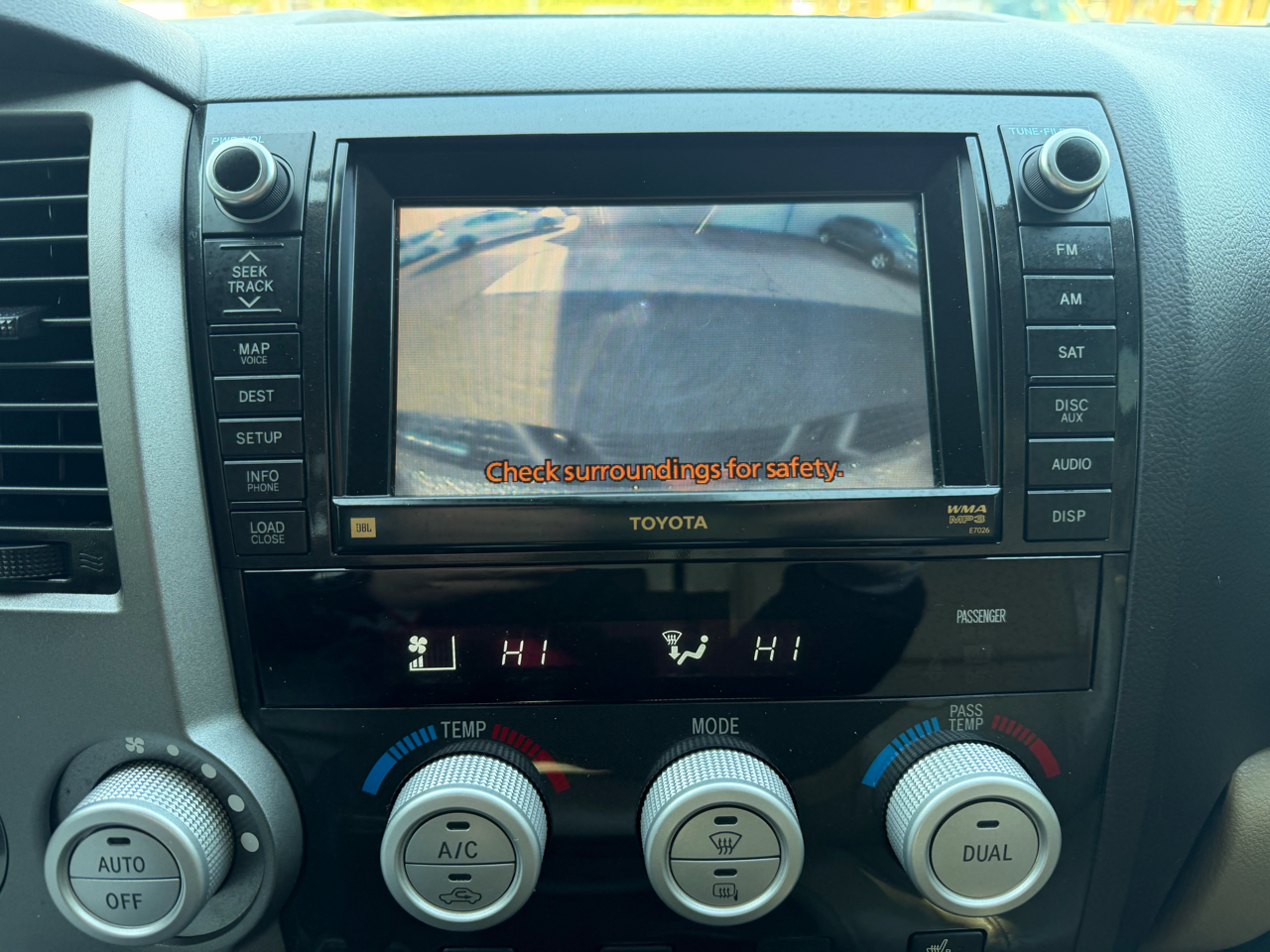 Toyota Tundra 4WD Truck  2011