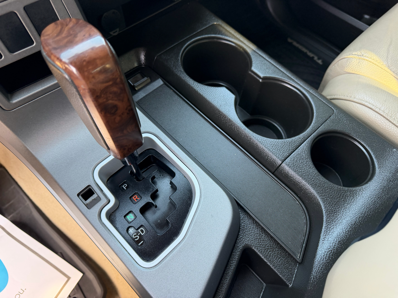 Toyota Tundra 4WD Truck  2011