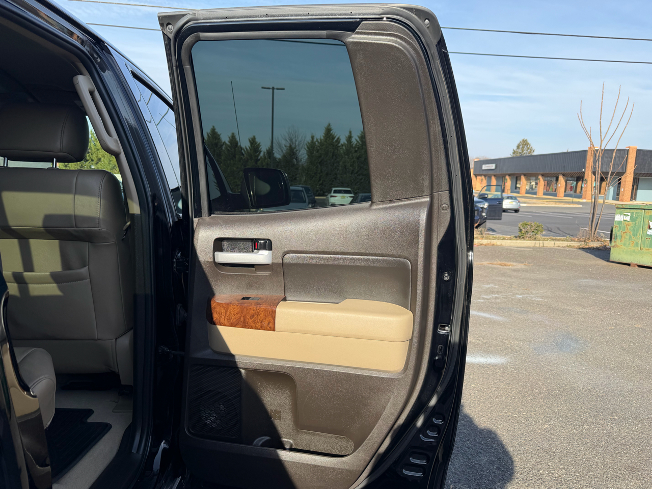 Toyota Tundra 4WD Truck  2011