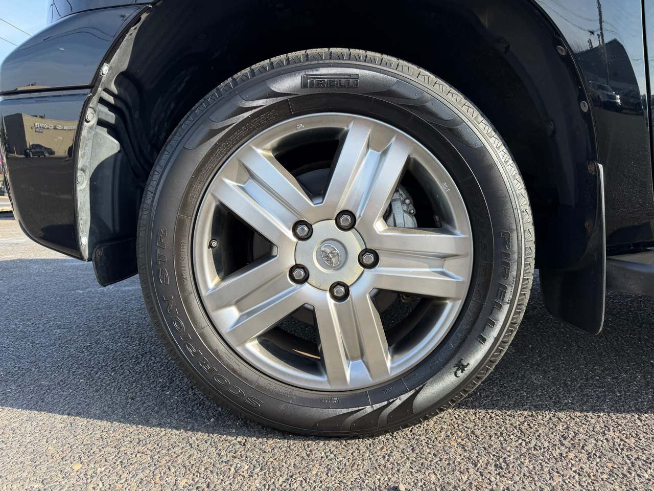 Toyota Tundra 4WD Truck  2011