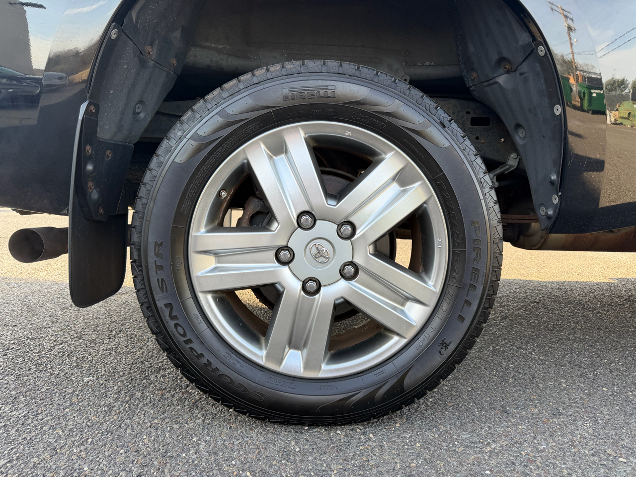 Toyota Tundra 4WD Truck  2011