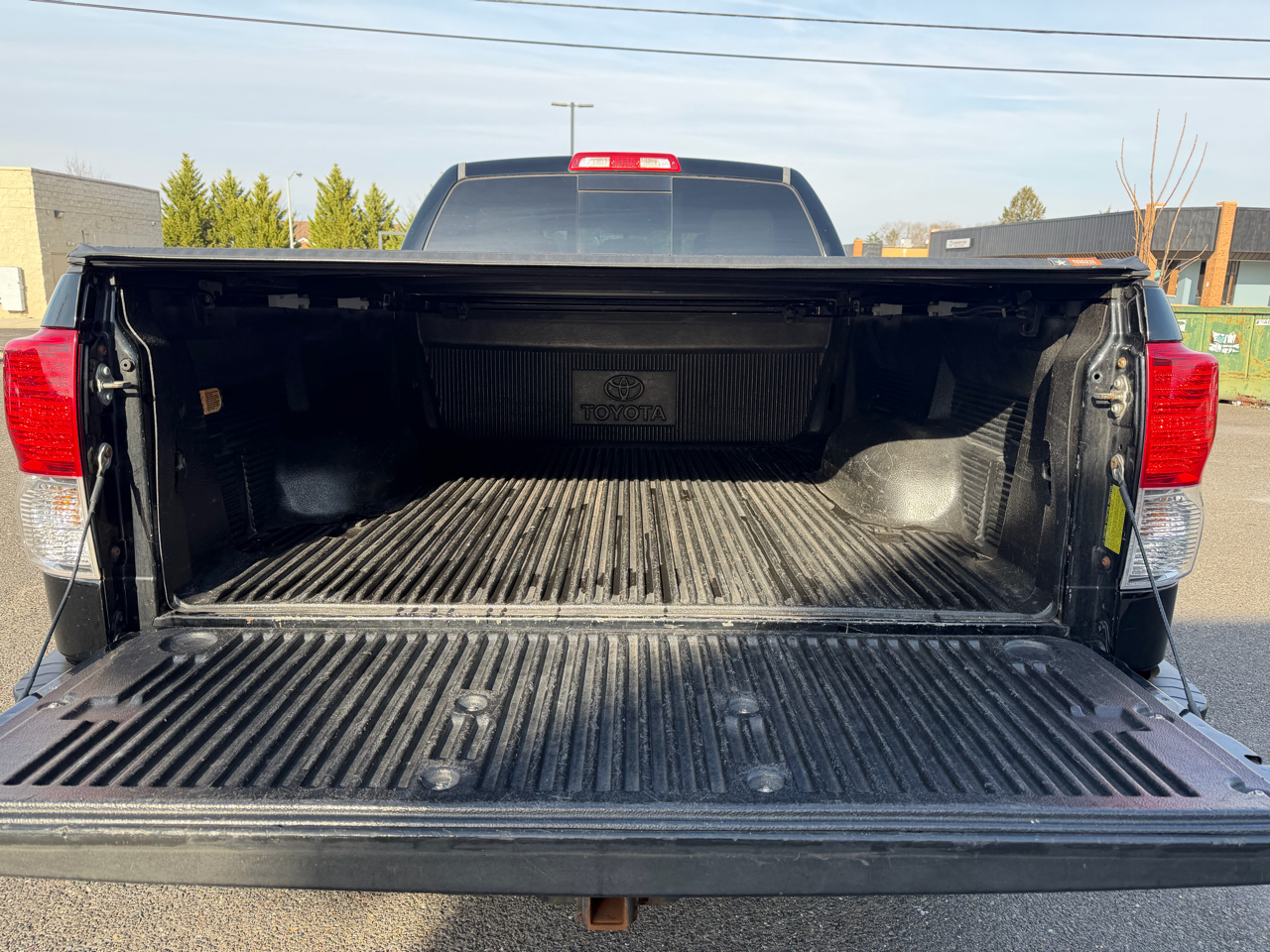 Toyota Tundra 4WD Truck  2011