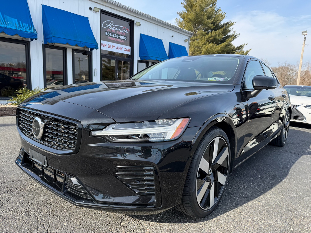 2024 Volvo S60 Recharge Plug-In Hybrid T8 Plus Dark Theme