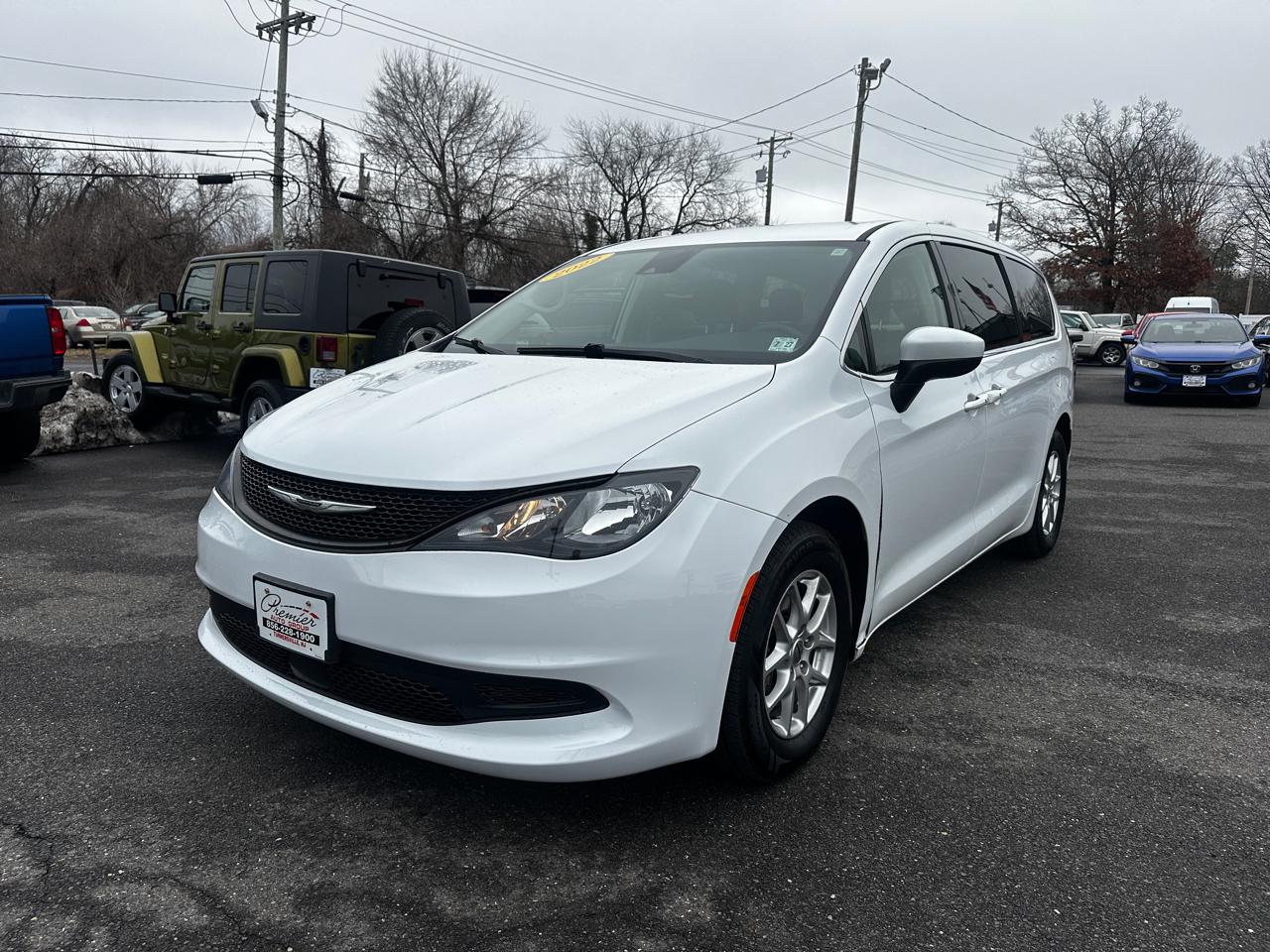 2022 Chrysler Voyager LX