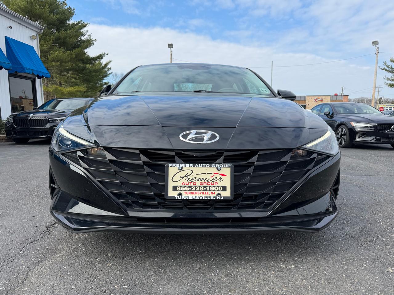 Hyundai Elantra  2021