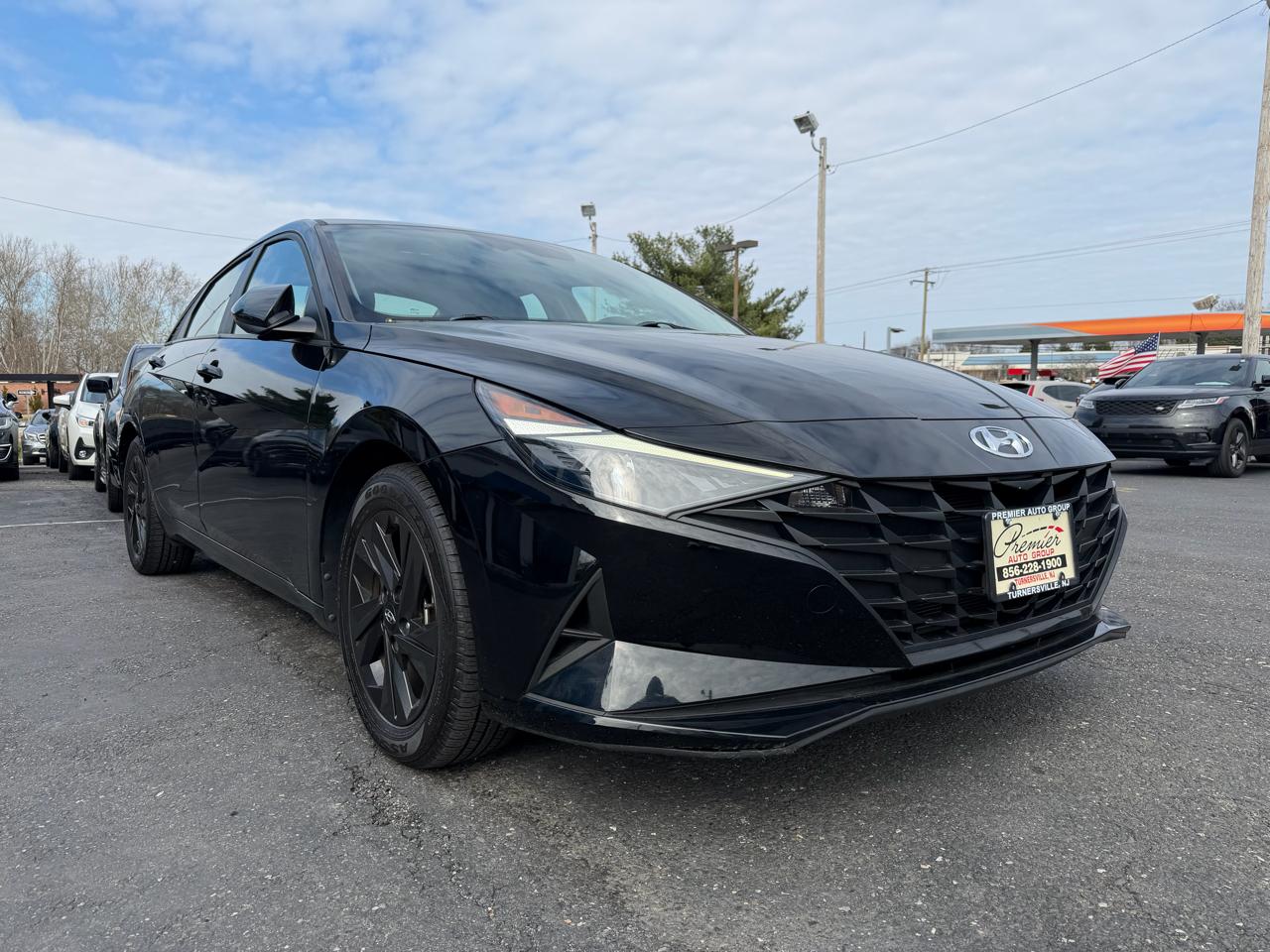 Hyundai Elantra  2021