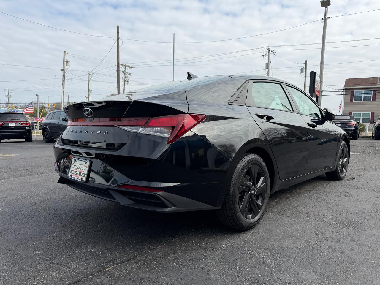 Hyundai Elantra  2021