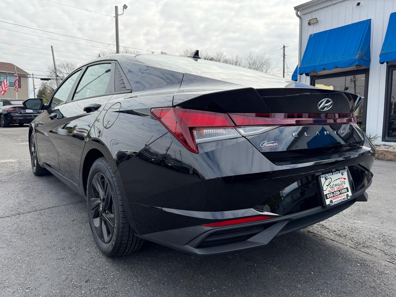 Hyundai Elantra  2021