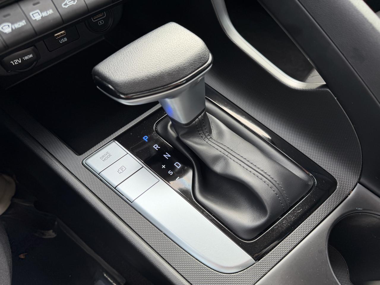 Hyundai Elantra  2021