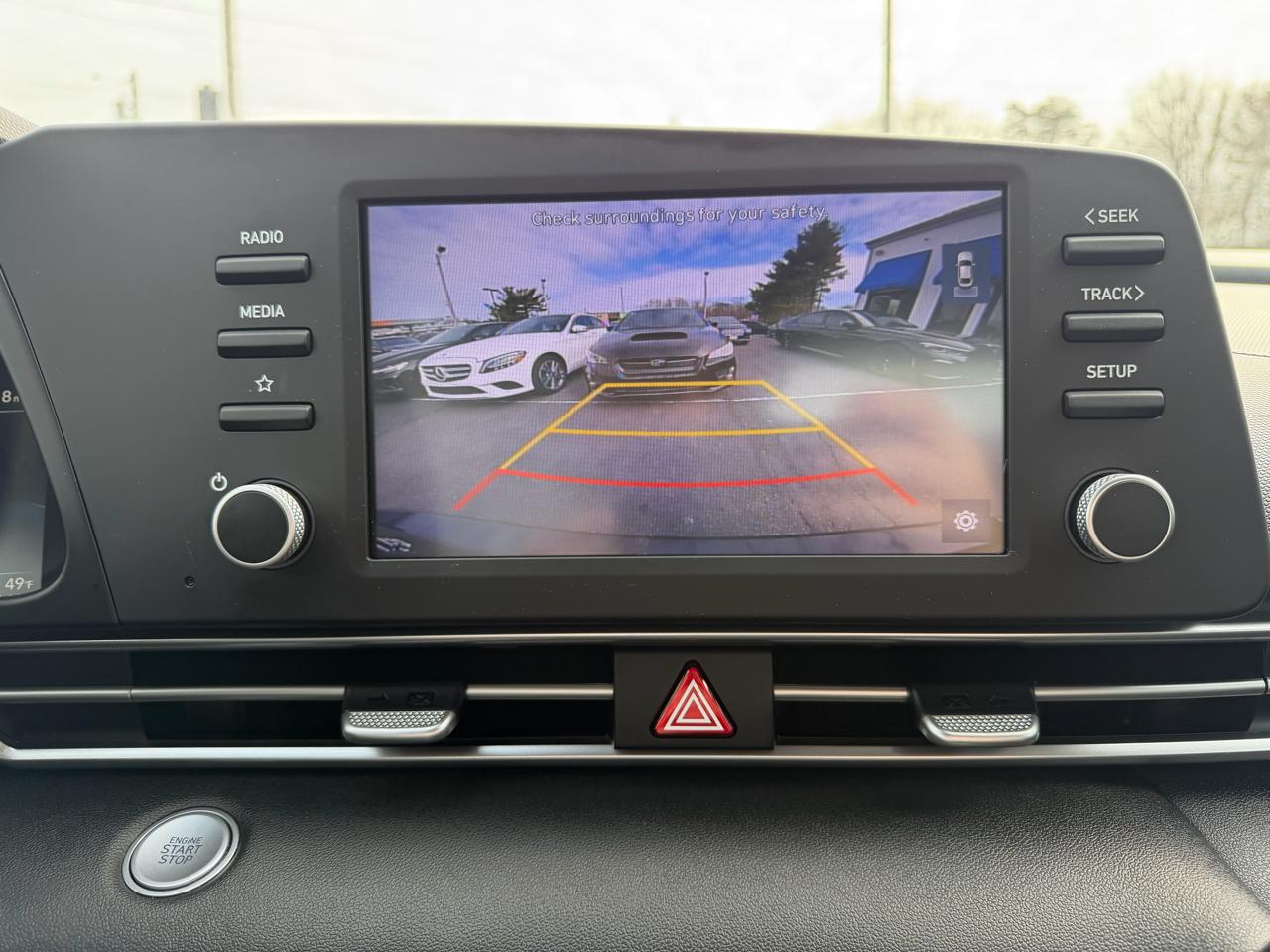 Hyundai Elantra  2021