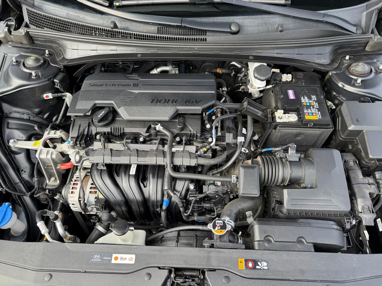 Hyundai Elantra  2021