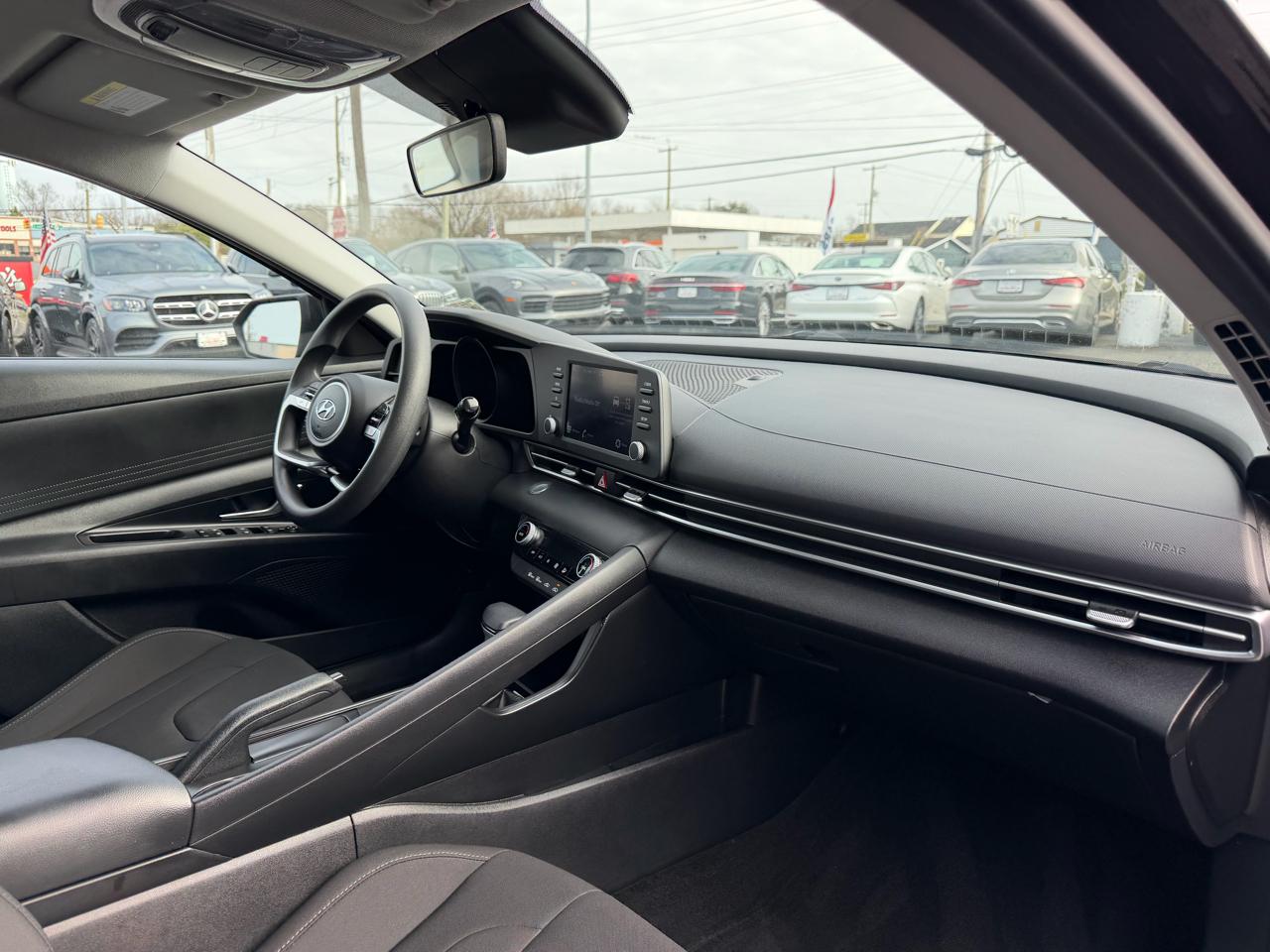 Hyundai Elantra  2021