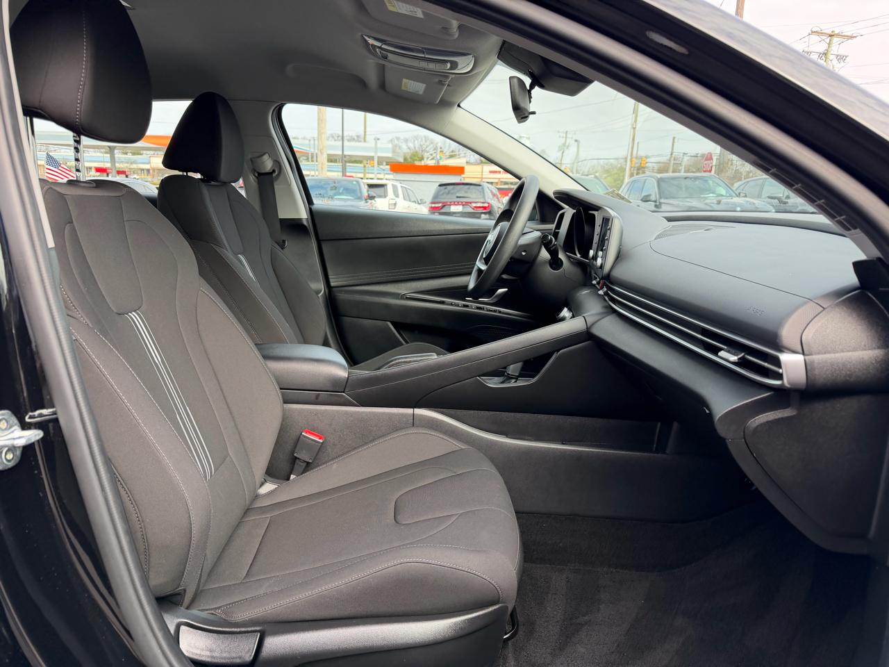 Hyundai Elantra  2021