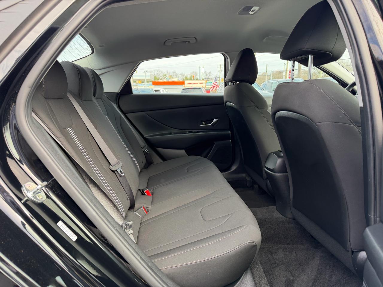 Hyundai Elantra  2021