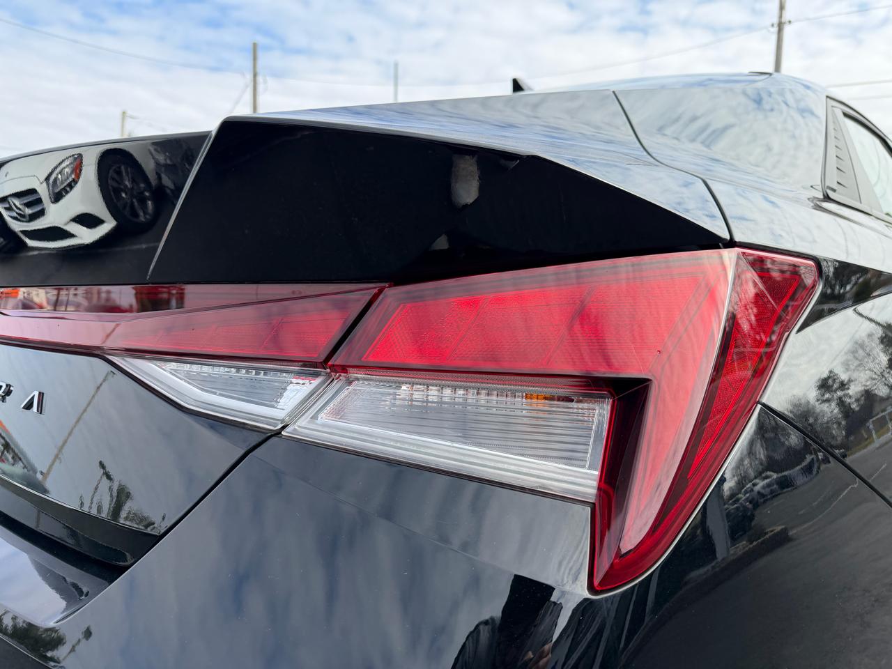 Hyundai Elantra  2021