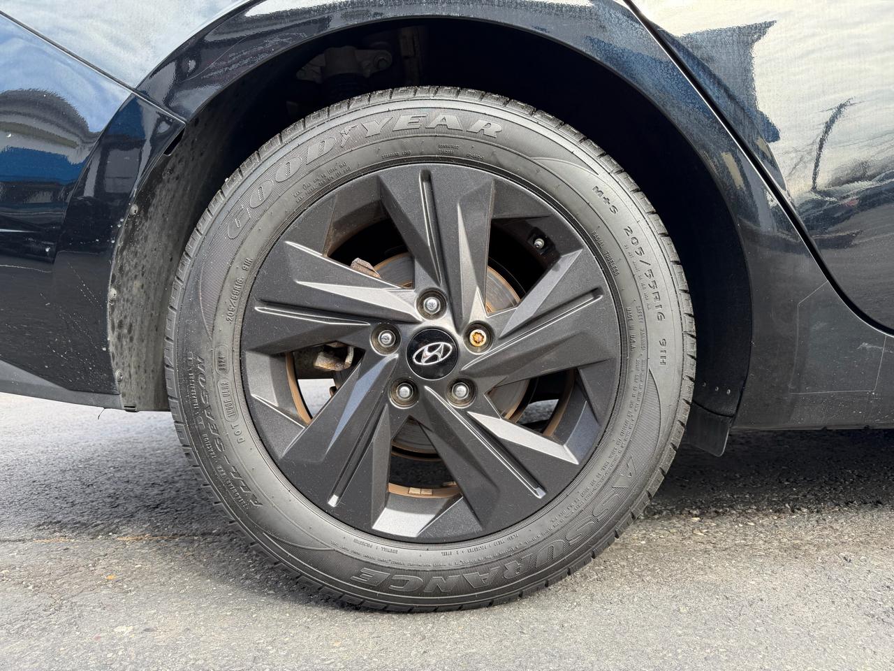 Hyundai Elantra  2021