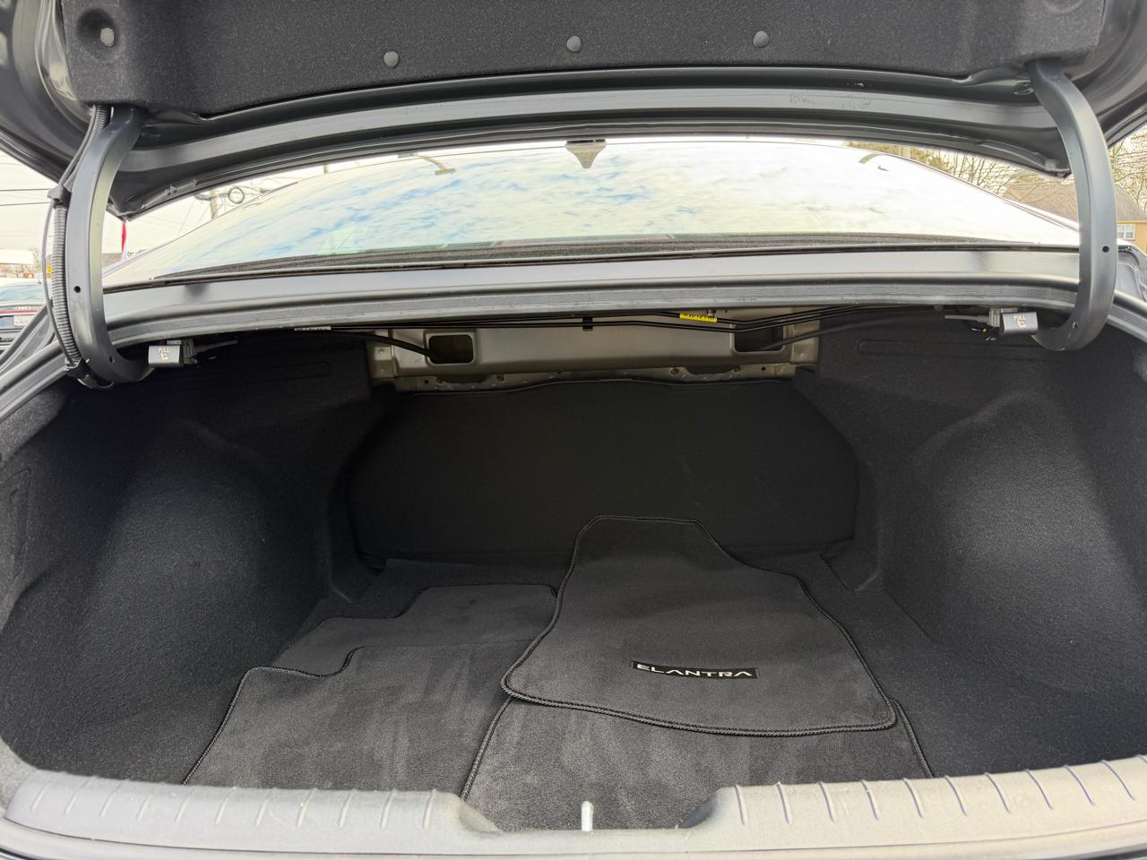 Hyundai Elantra  2021