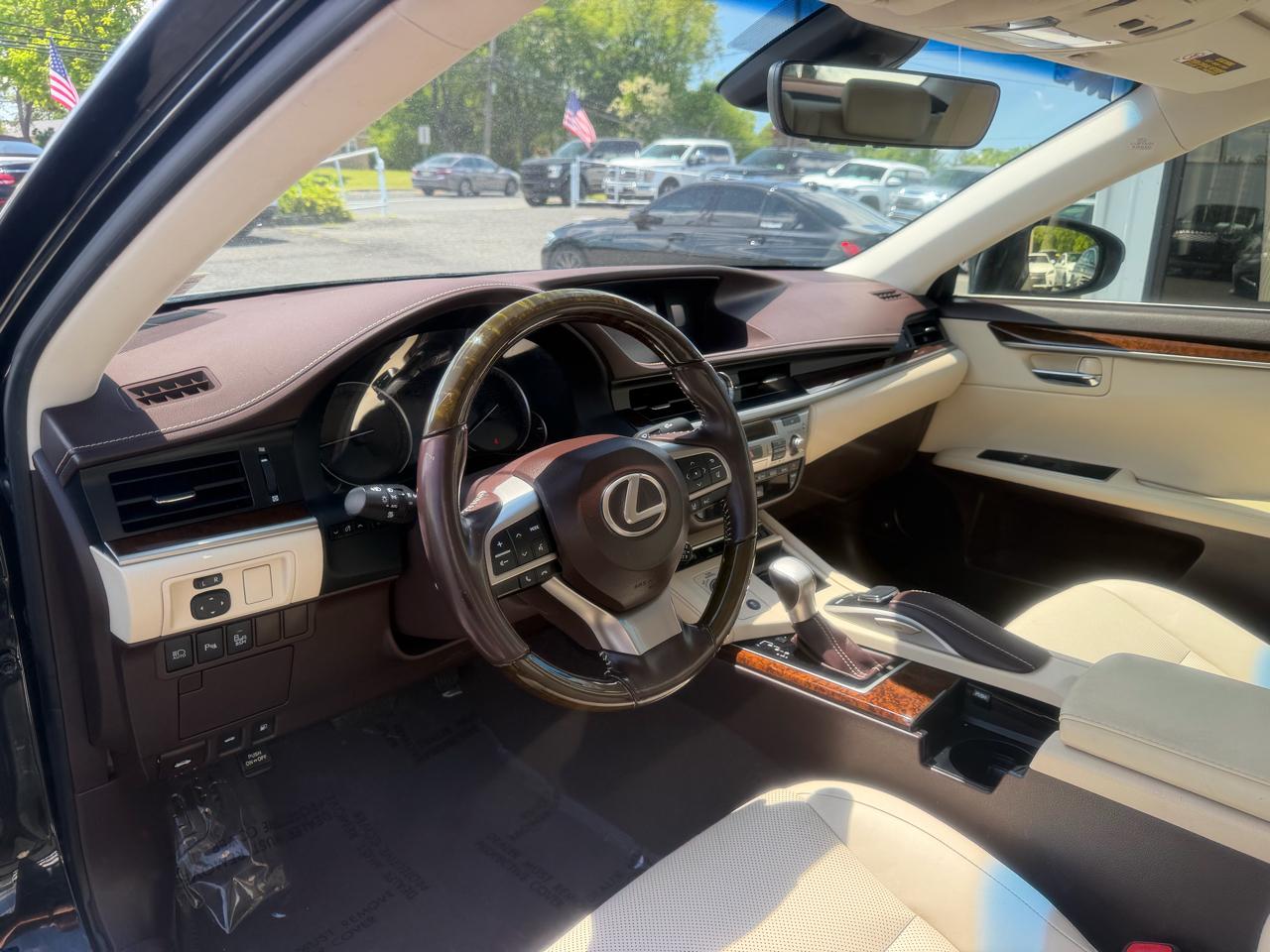 Lexus ES 350  2016