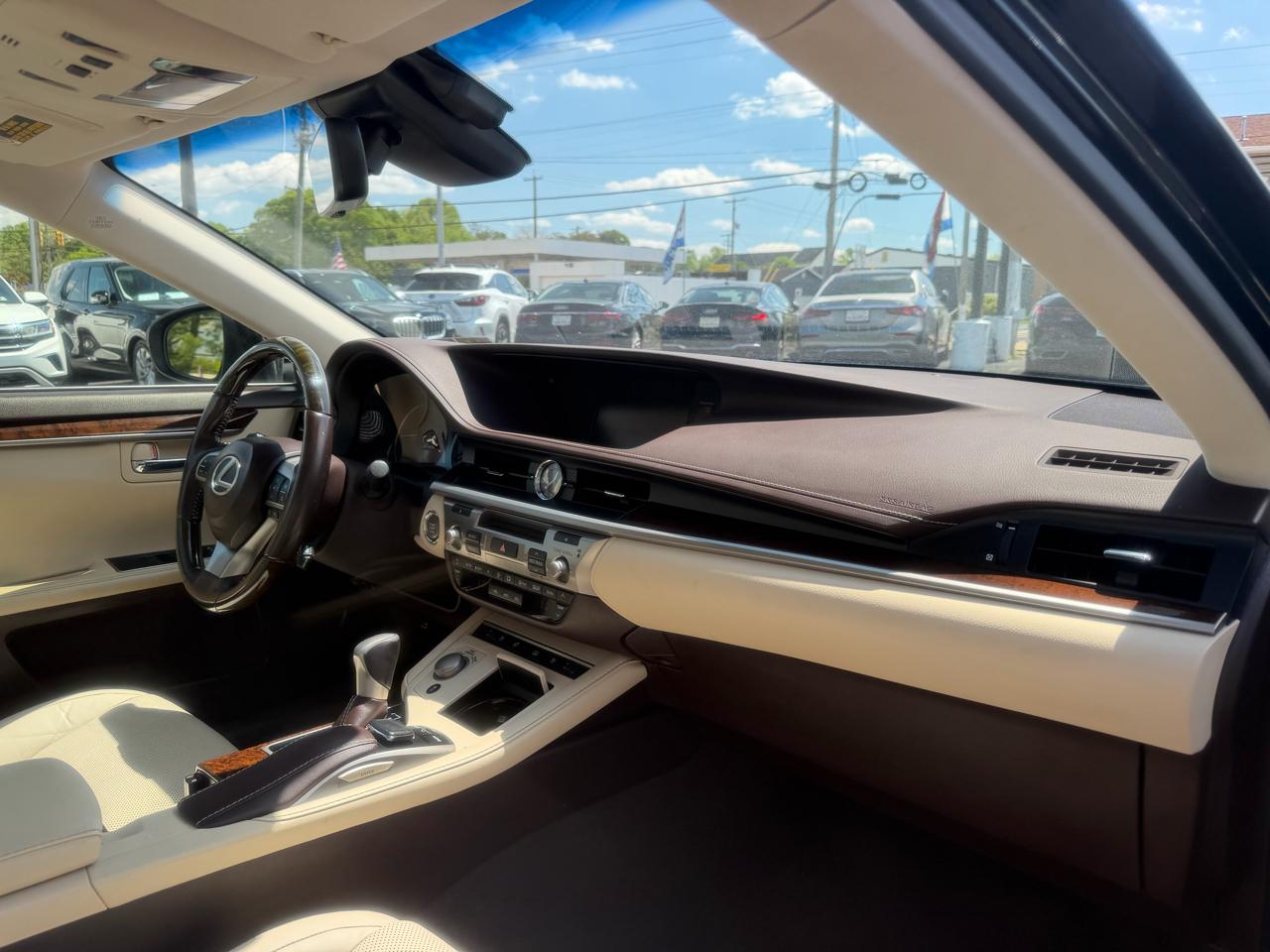 Lexus ES 350  2016