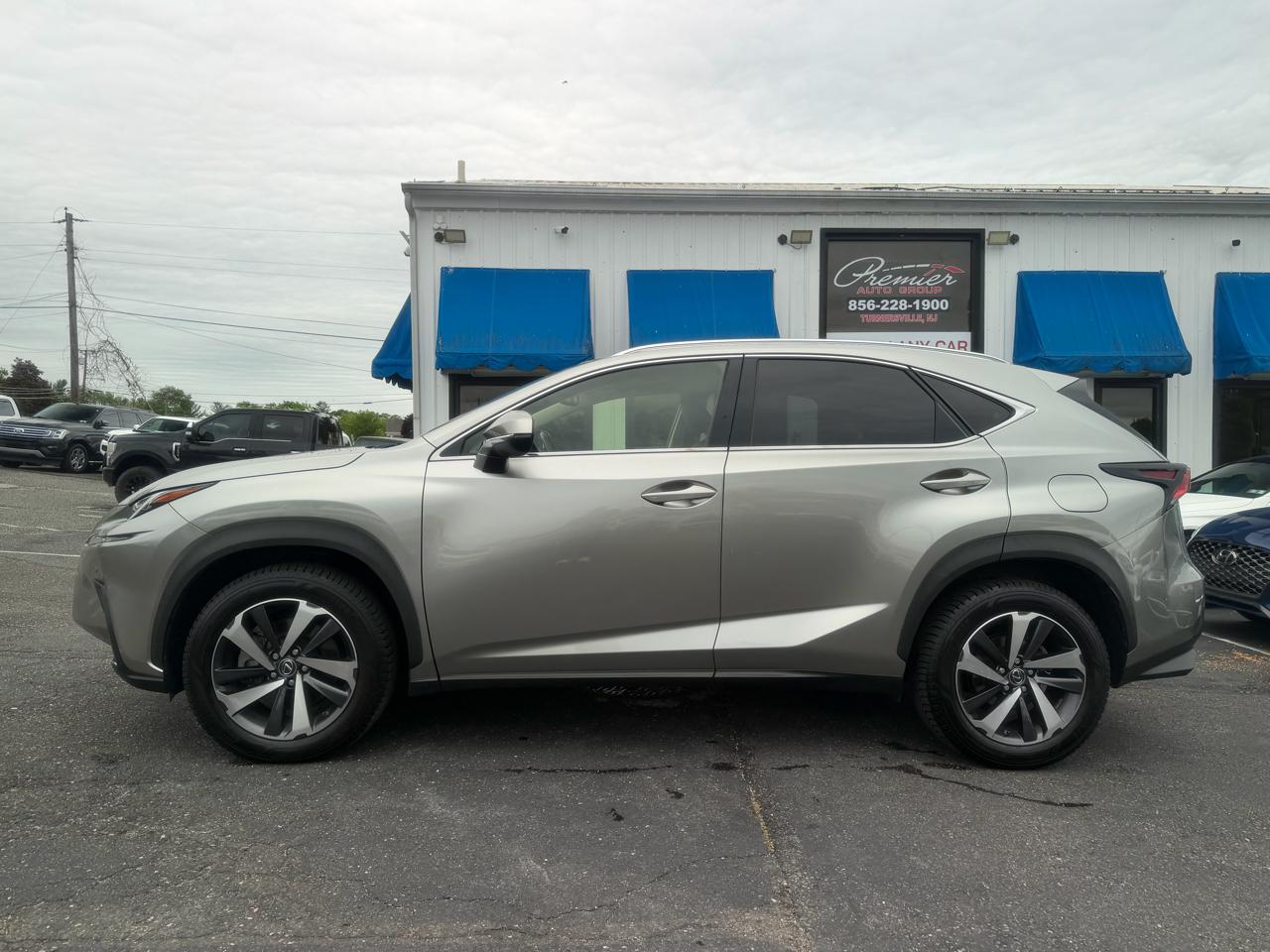 Lexus NX  2020
