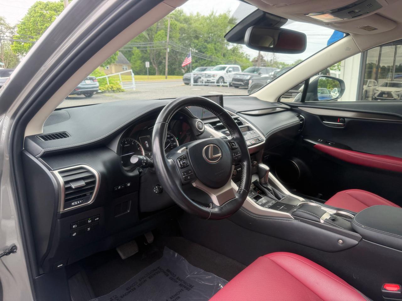 Lexus NX  2020