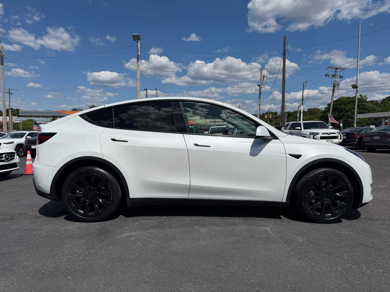 Tesla Model Y  2023