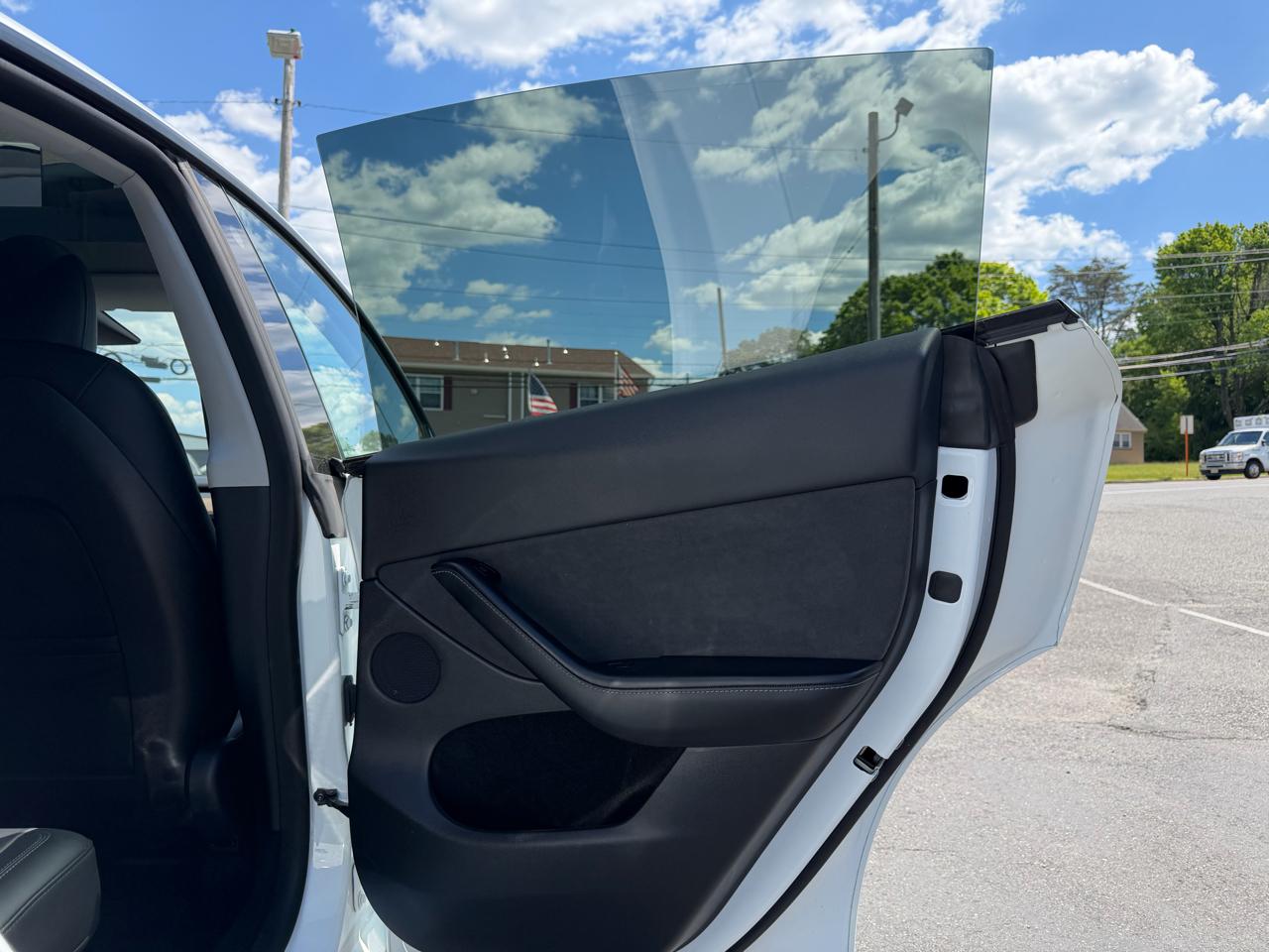 Tesla Model Y  2023