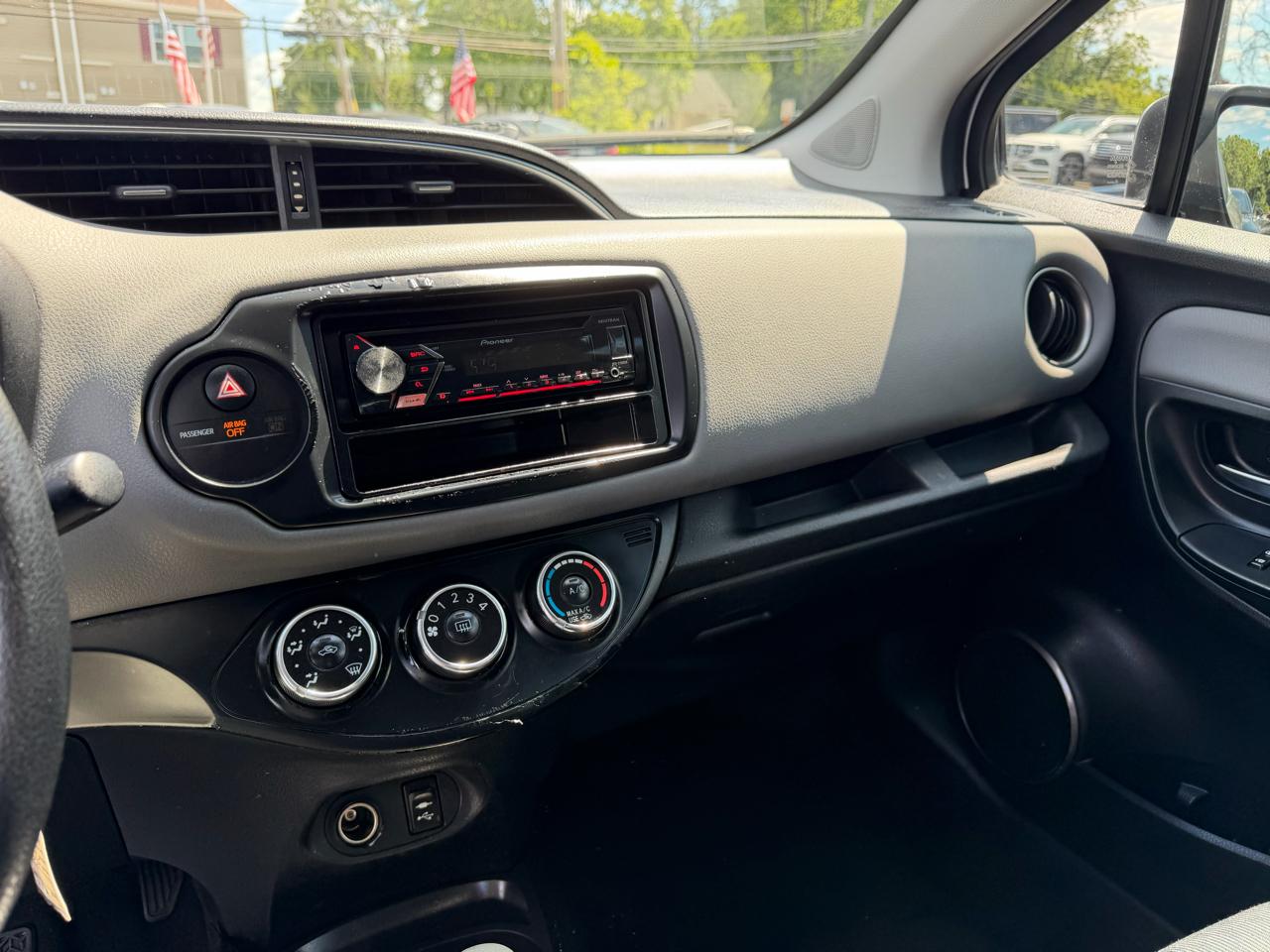 Toyota Yaris  2015