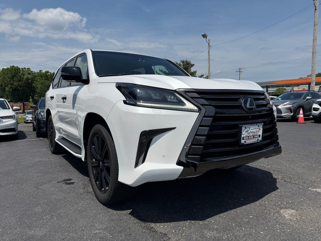 Lexus LX  2021